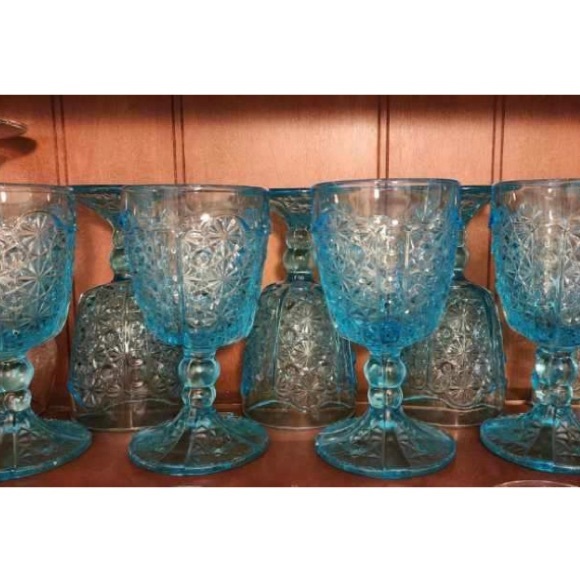 Vintage LG Wright Daisy & Button blue 6 1/8 water goblet 8 piece set - Picture 2 of 2